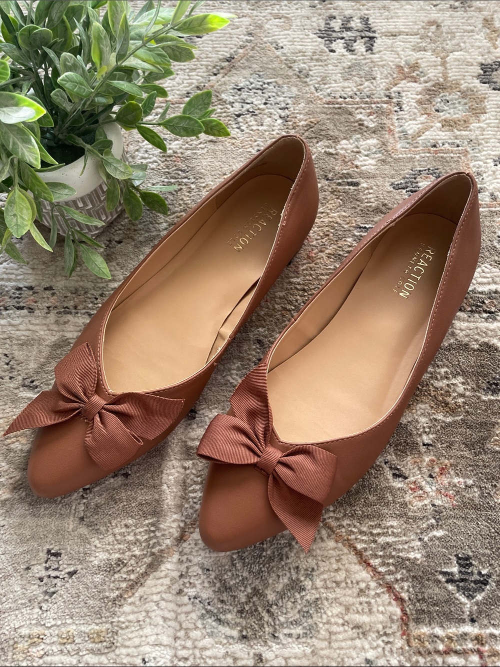 Kenneth Cole Reaction Brown Bow Pointed Toe Flats